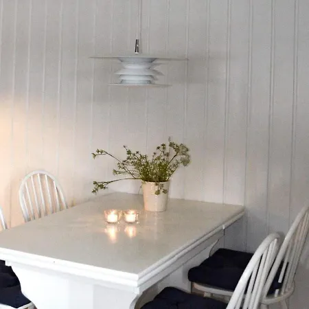 4 Person In Utvik-by Traum *